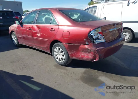 2005 Toyota Camry Le z USA, uszkodzony, nr VIN 4T1BE30K35U034183